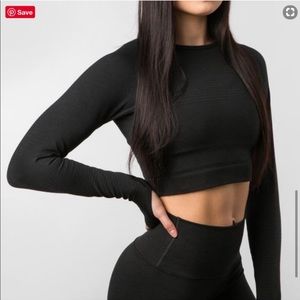 ALPHALETE REVIVAL LONG SLEEVE CROP TOP